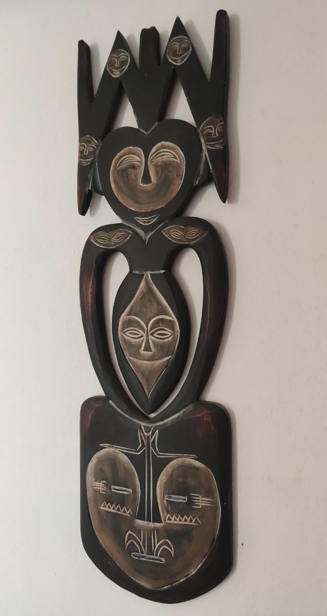 Figura africana de madera 