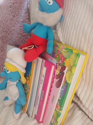 Cuentos, adivinanzas y peluches pitufos