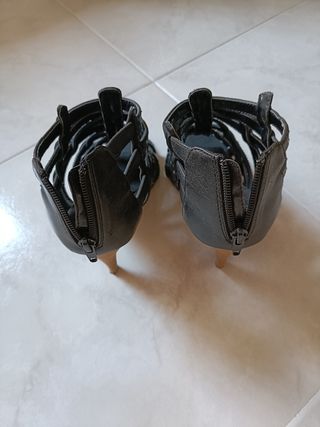 Sandalias de tacón.