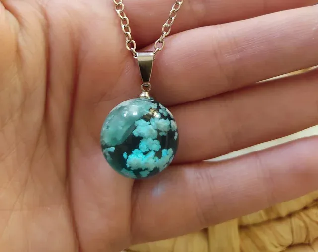 Collar Celestial Luminoso a la luz