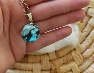 Collar Celestial Luminoso a la luz