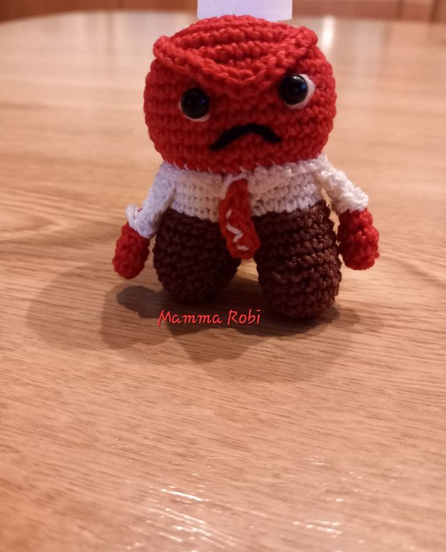Pupazzo rabbia inside out amigurumi