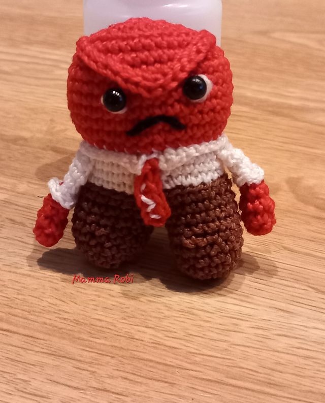 Pupazzo rabbia inside out amigurumi