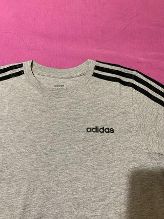 T-shirt Adidas taglia 12/13 anni