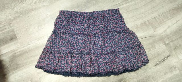 Falda de seda azul con flores 