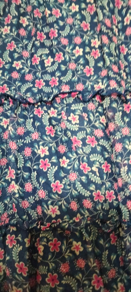 Falda de seda azul con flores 