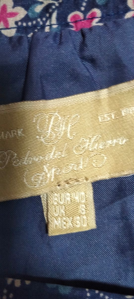 Falda de seda azul con flores 