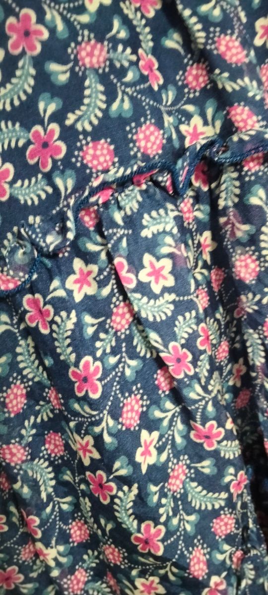 Falda de seda azul con flores 