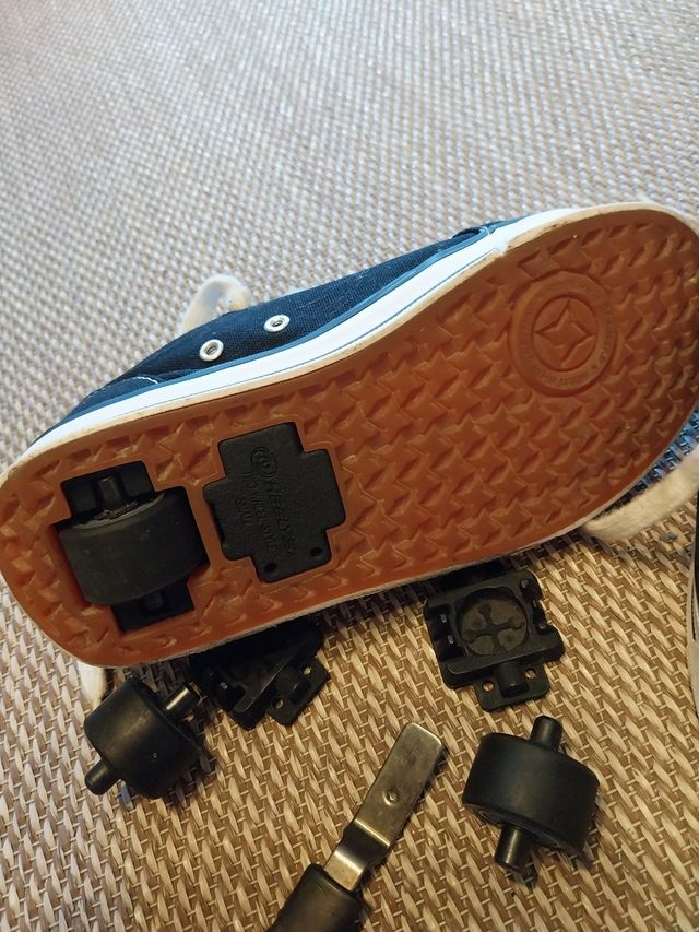 Bambas con ruedas talla 34.