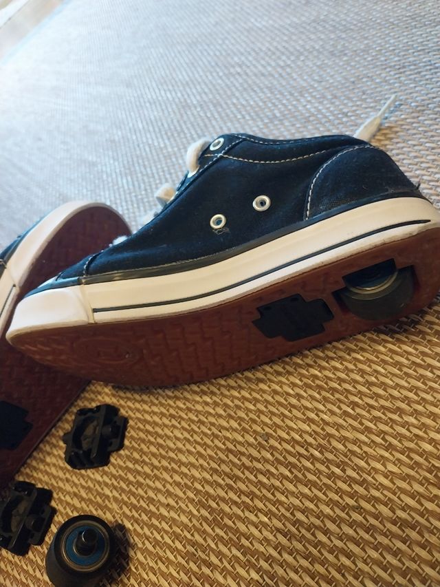 Bambas con ruedas talla 34.