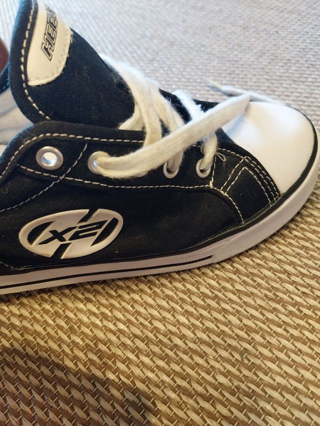 Bambas con ruedas talla 34.