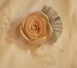 Tocado de mujer hecho a mano