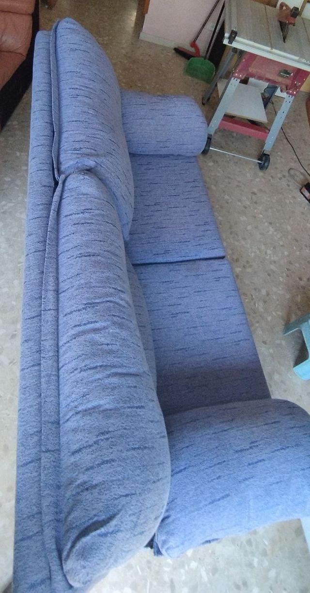 Sofá 3 plazas tapizado en azul