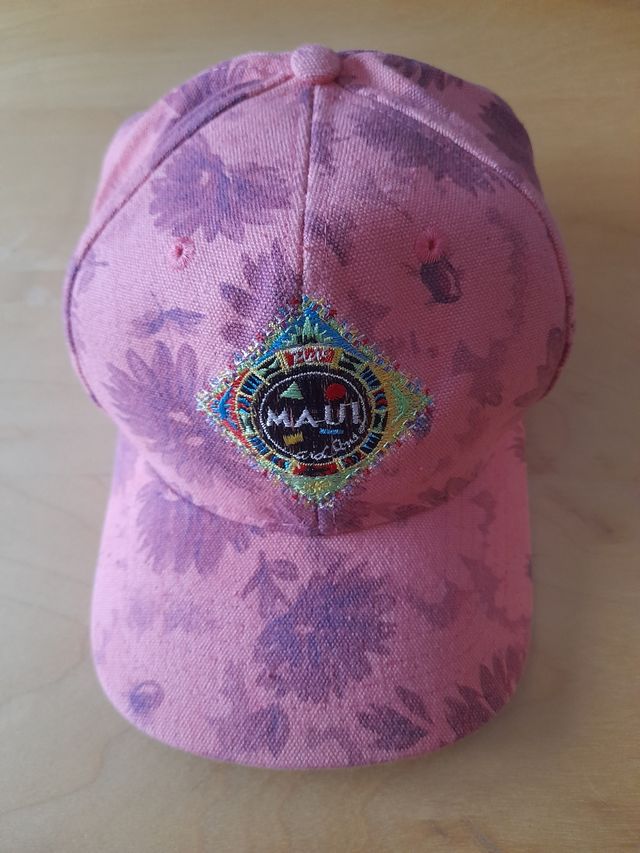 Gorra Rosa marca MAUI