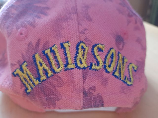 Gorra Rosa marca MAUI