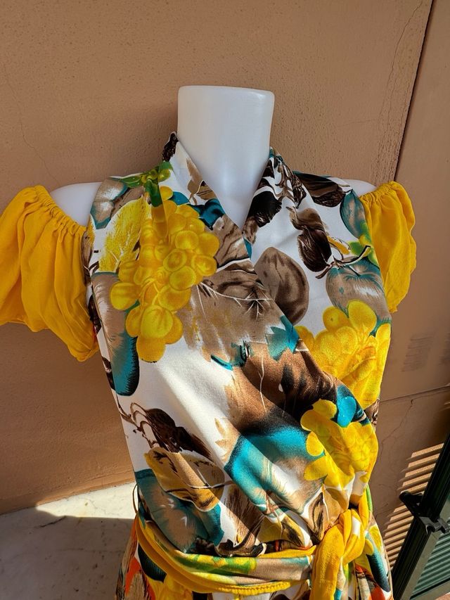 Vestito estivo fantasia, maniche crop in giallo