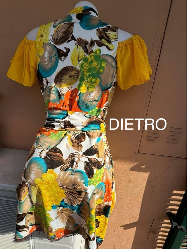 Vestito estivo fantasia, maniche crop in giallo