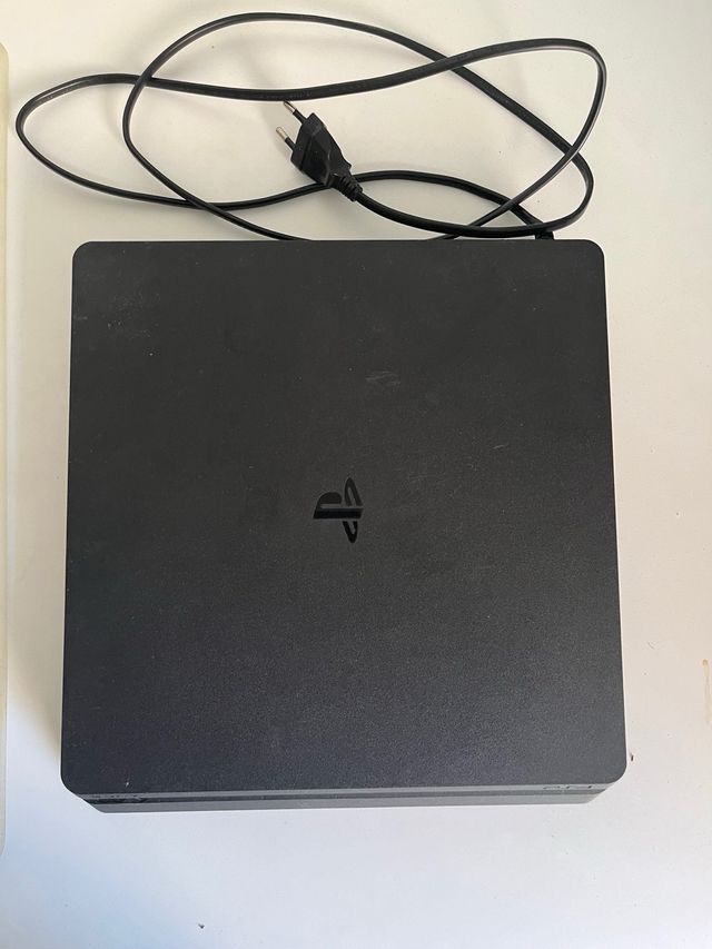 PS4 SLIM 1 TB + JUEGOS + MANDO