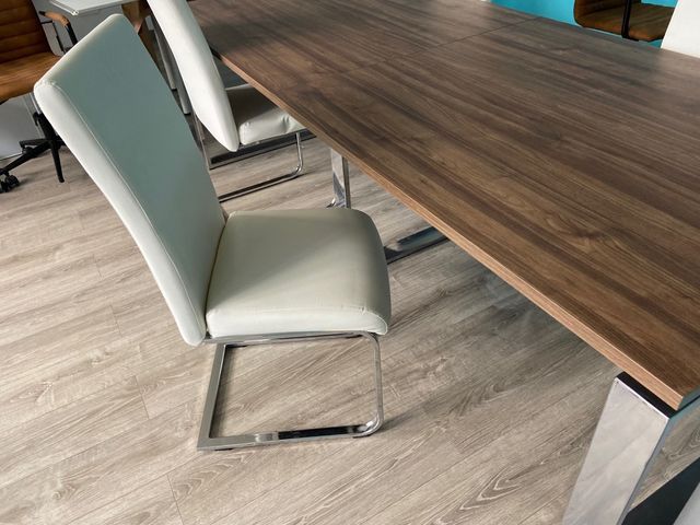 mesa para oficina o salon marron y metal preciosa