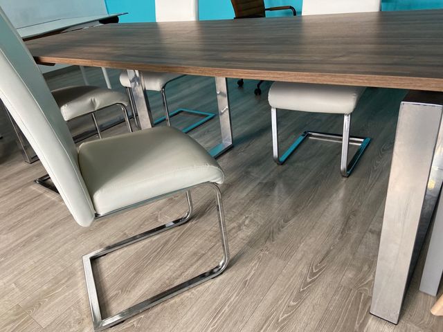 mesa para oficina o salon marron y metal preciosa