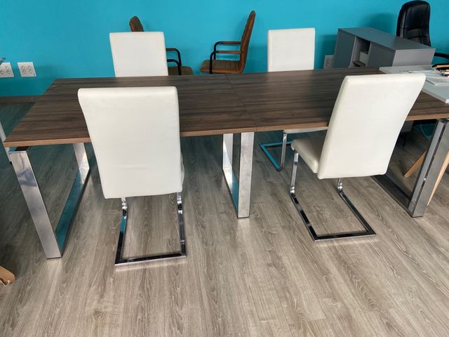 mesa para oficina o salon marron y metal preciosa