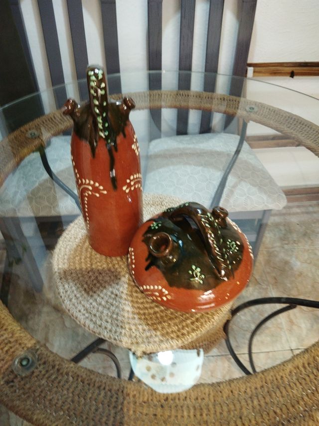 Lote 2 botijos de cerámica