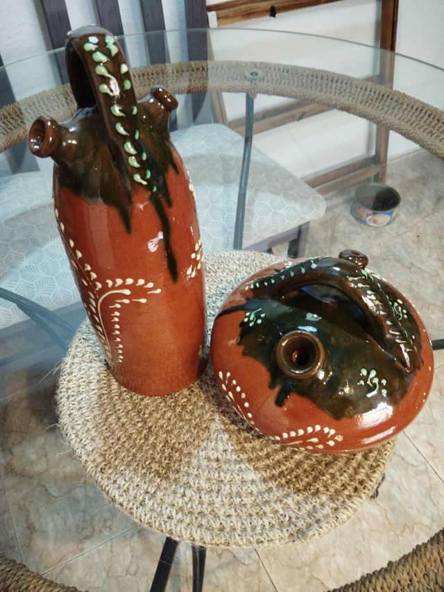 Lote 2 botijos de cerámica