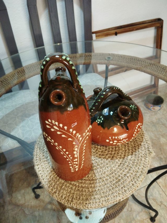 Lote 2 botijos de cerámica