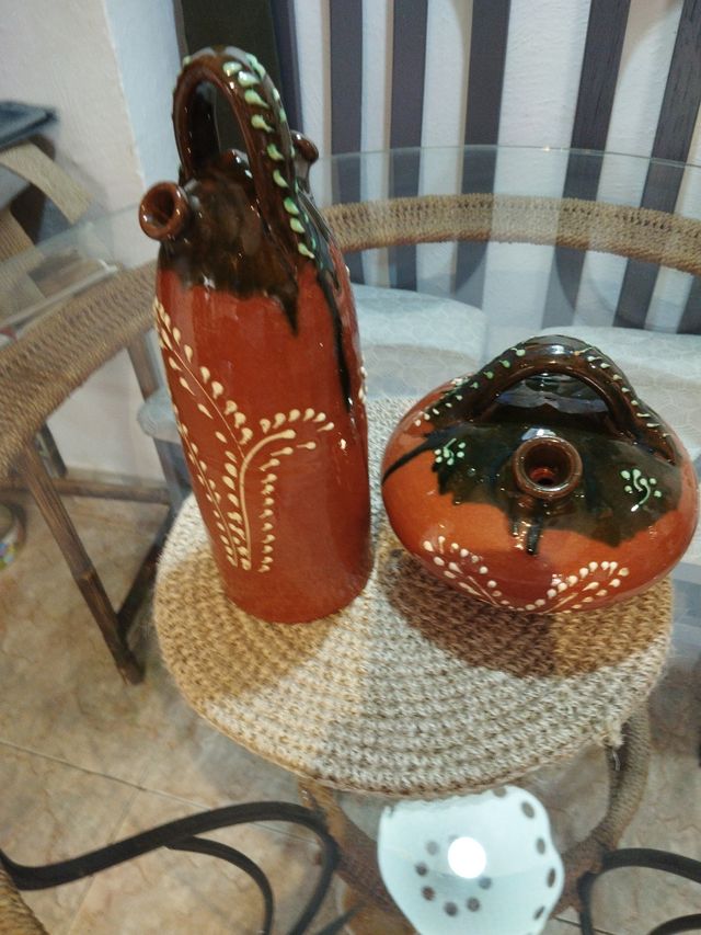 Lote 2 botijos de cerámica