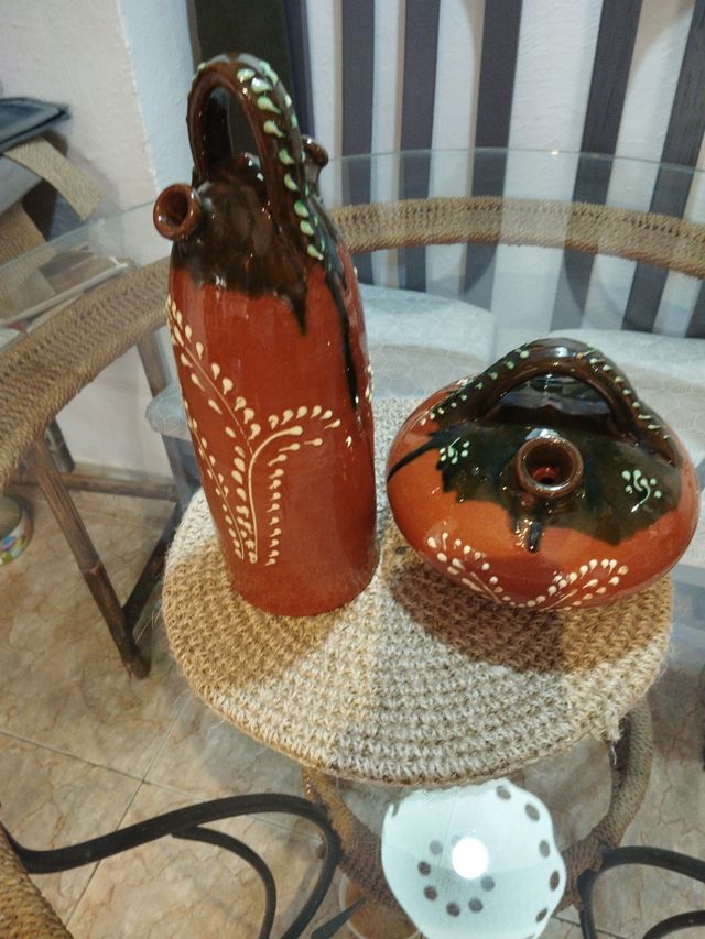 Lote 2 botijos de cerámica