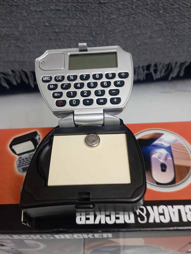 Metro multiusos Black & Decker, calculadora Nuevo