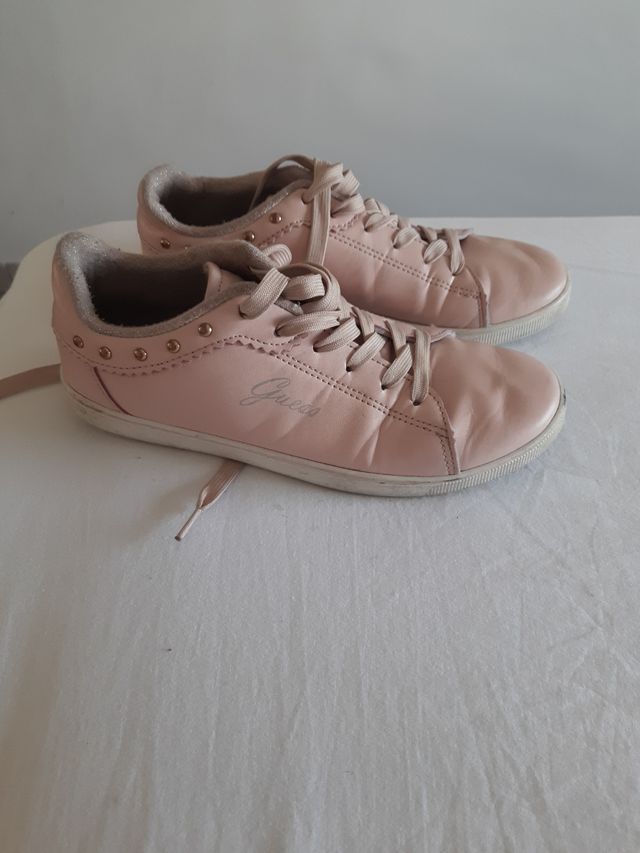 Zapatillas Guess N. 38 = 2 €
