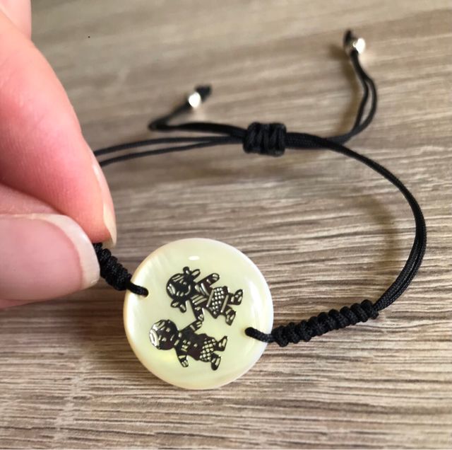 PULSERA DE NÁCAR Y MACRAMÉ