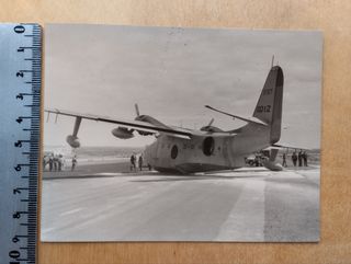 Fotografía antigua de hidroavión accidentado