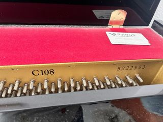 Piano Yamaha C108.