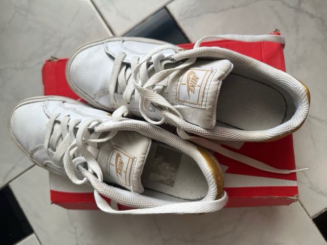 scarpe sneakers Nike Court Royale bianche e oro