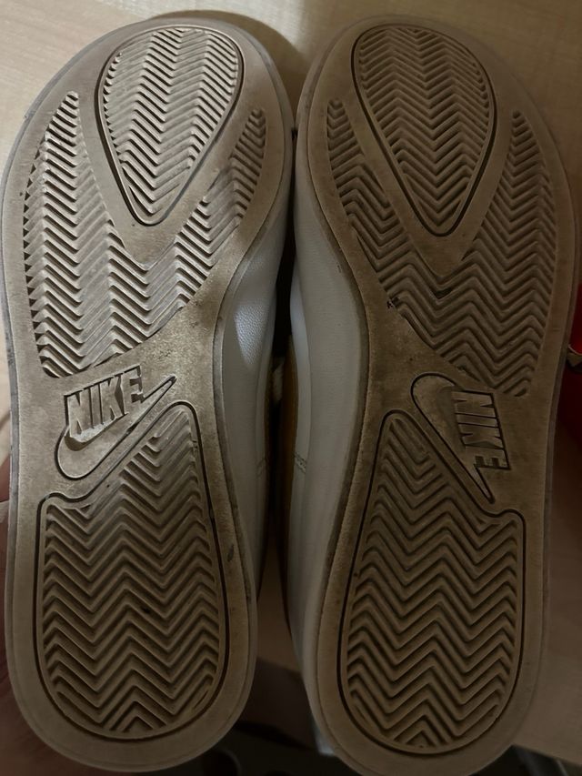 scarpe sneakers Nike Court Royale bianche e oro