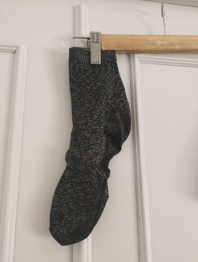 Calcetines negros con brillos