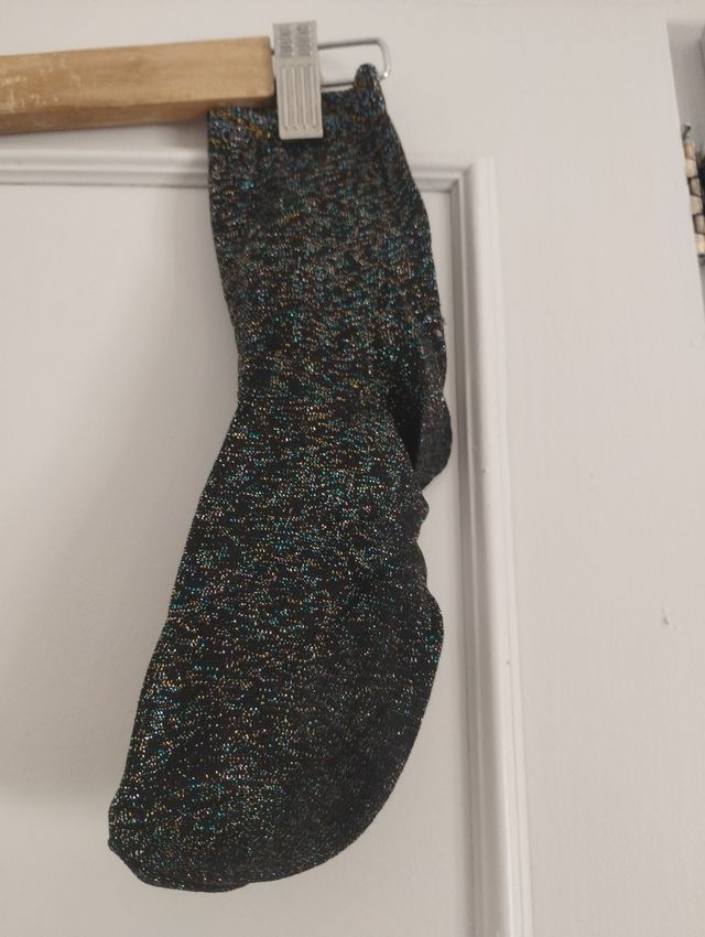 Calcetines negros con brillos