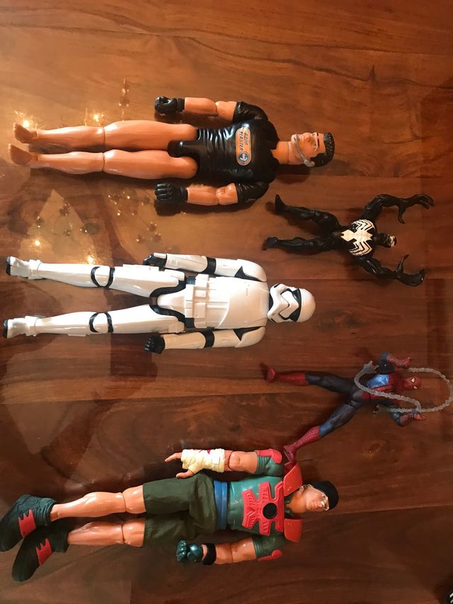 Muñecos action man y muñecos de la saga spiderman