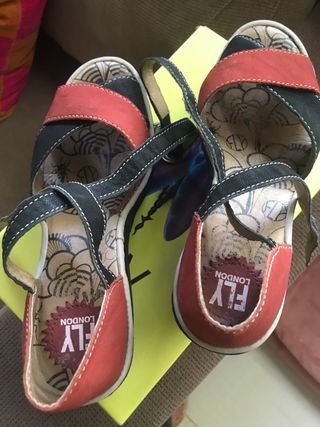 Sandalias Fly London rojas/negras 39