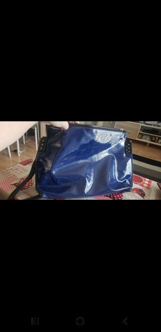 Bolso de charol azul