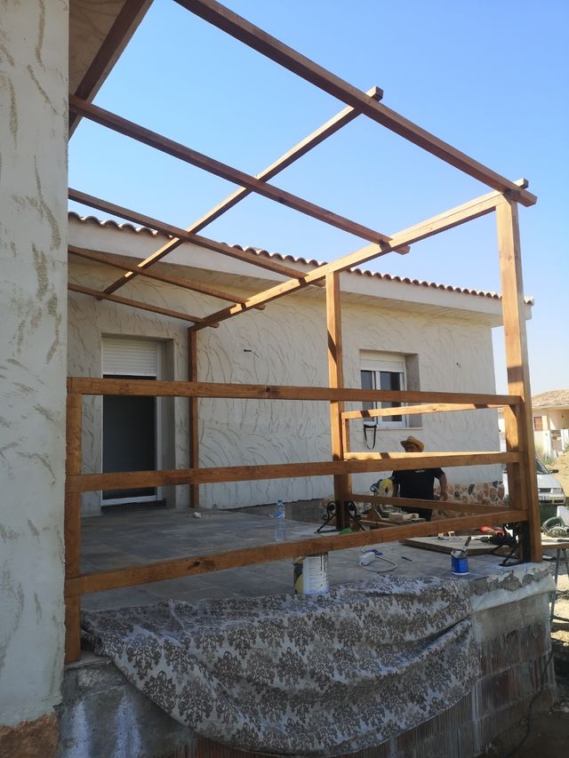 Portici in legno e pergola su misura