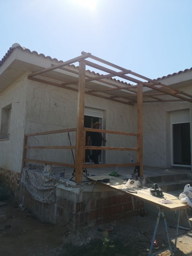 Portici in legno e pergola su misura