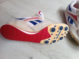 Zapatillas clavos atletismo