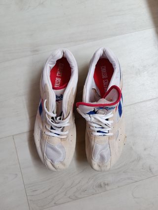 Zapatillas clavos atletismo