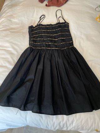 Vestido negro con abalorios zara