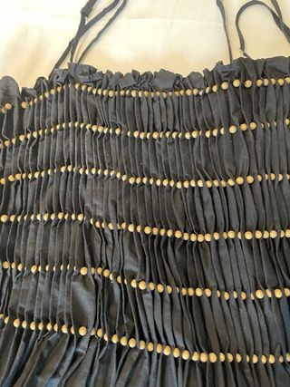 Vestido negro con abalorios zara