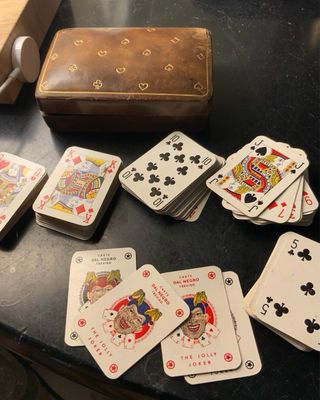 Vintage scatola in pelle con carte da gioco mini