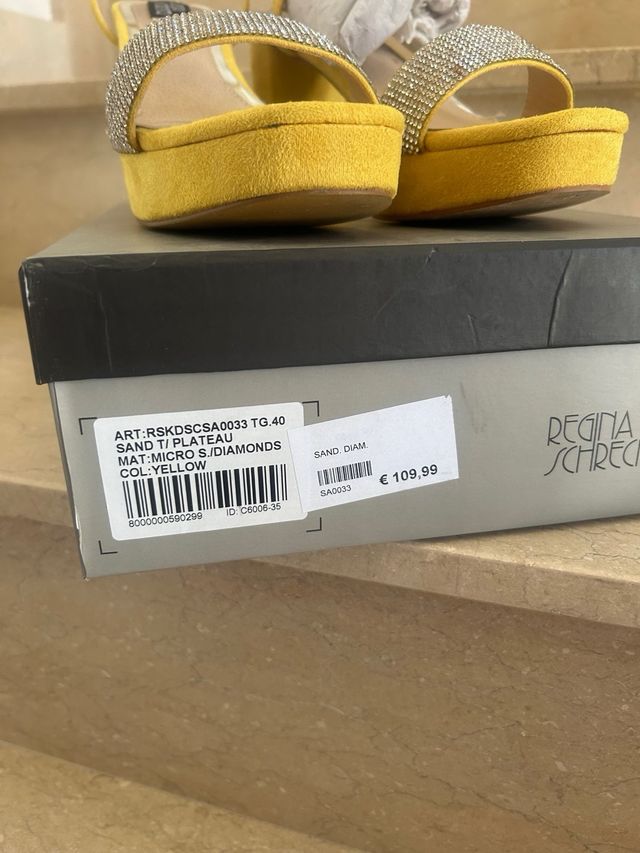 Sandalo con strass, con tacco eleganti